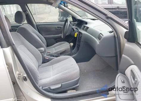 2001 Toyota Camry Le z USA, uszkodzony, nr VIN 4T1BG22K41U847401